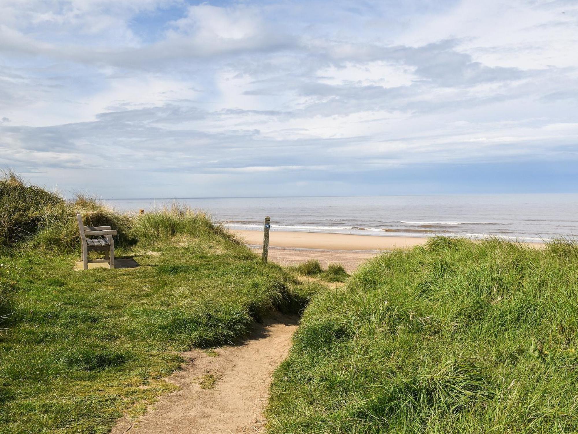 Once Upon A Tide Villa Bacton  ภายนอก รูปภาพ