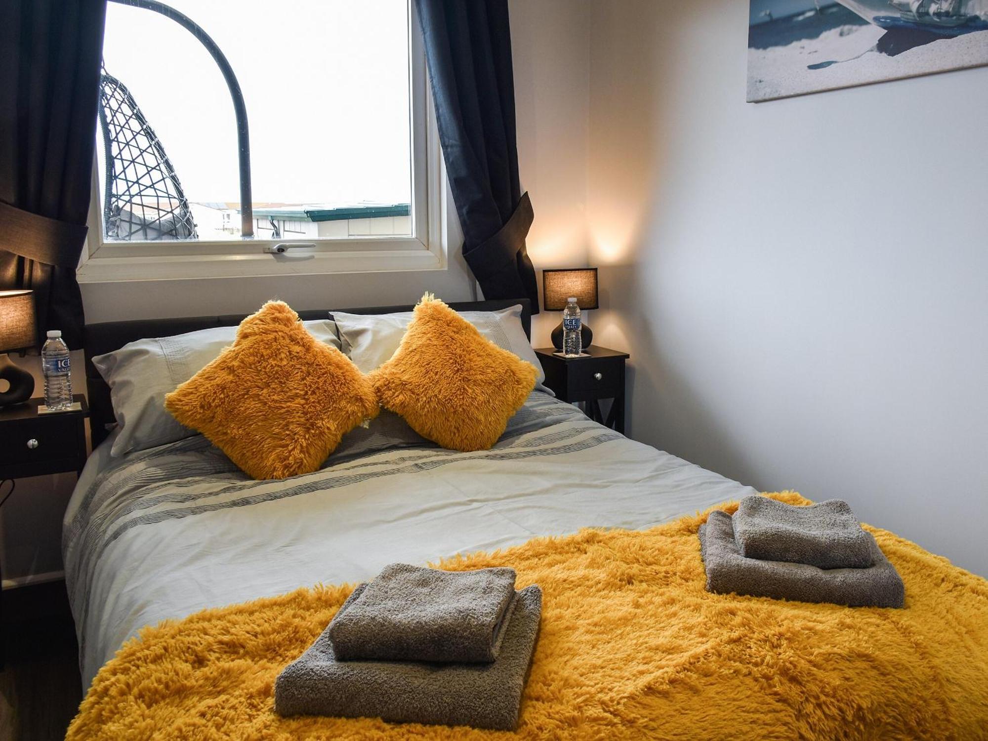 Once Upon A Tide Villa Bacton  ภายนอก รูปภาพ